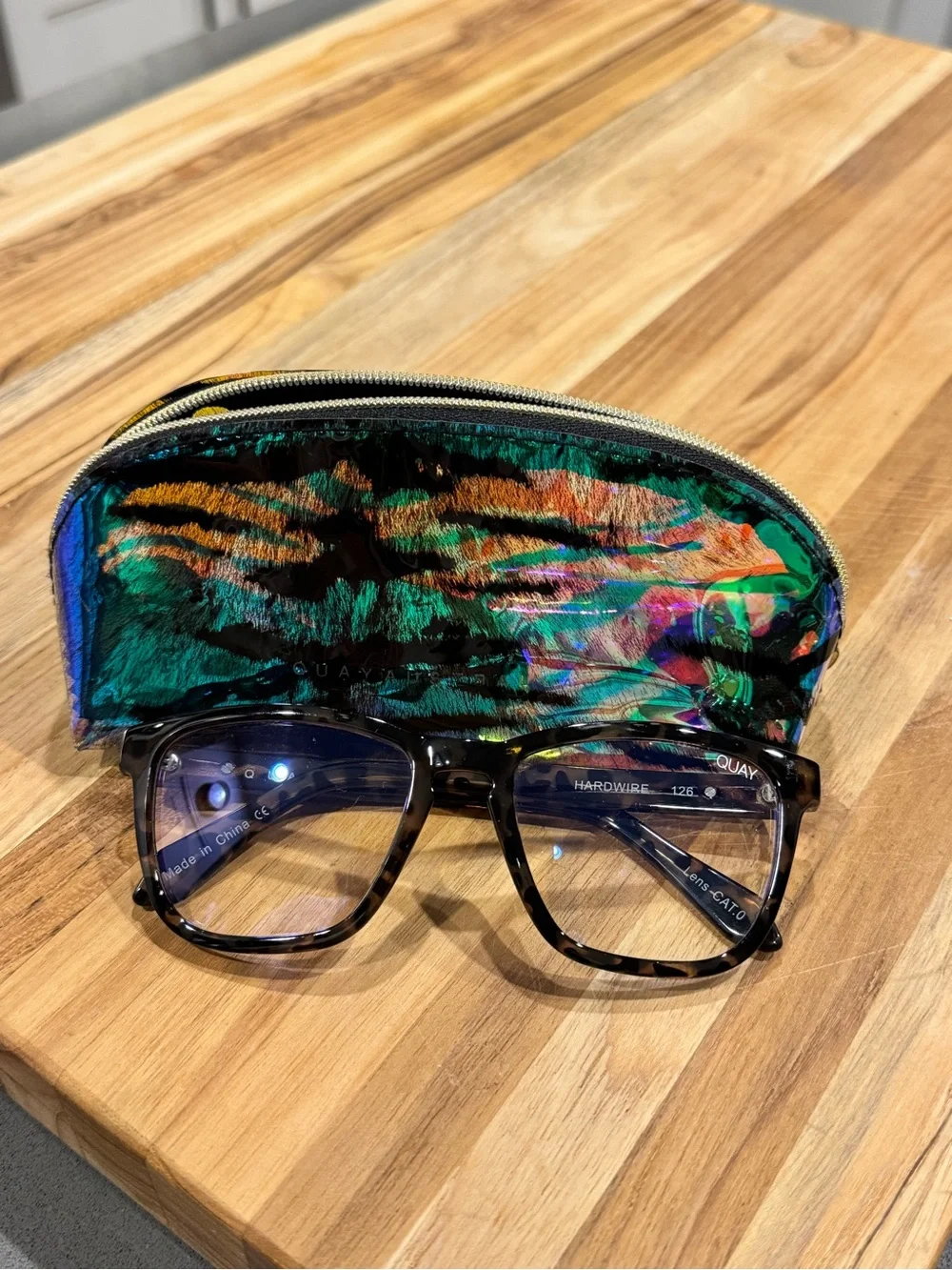 QUAY Hardwire Blue Light Glasses | Tortoise Frames | Case Included